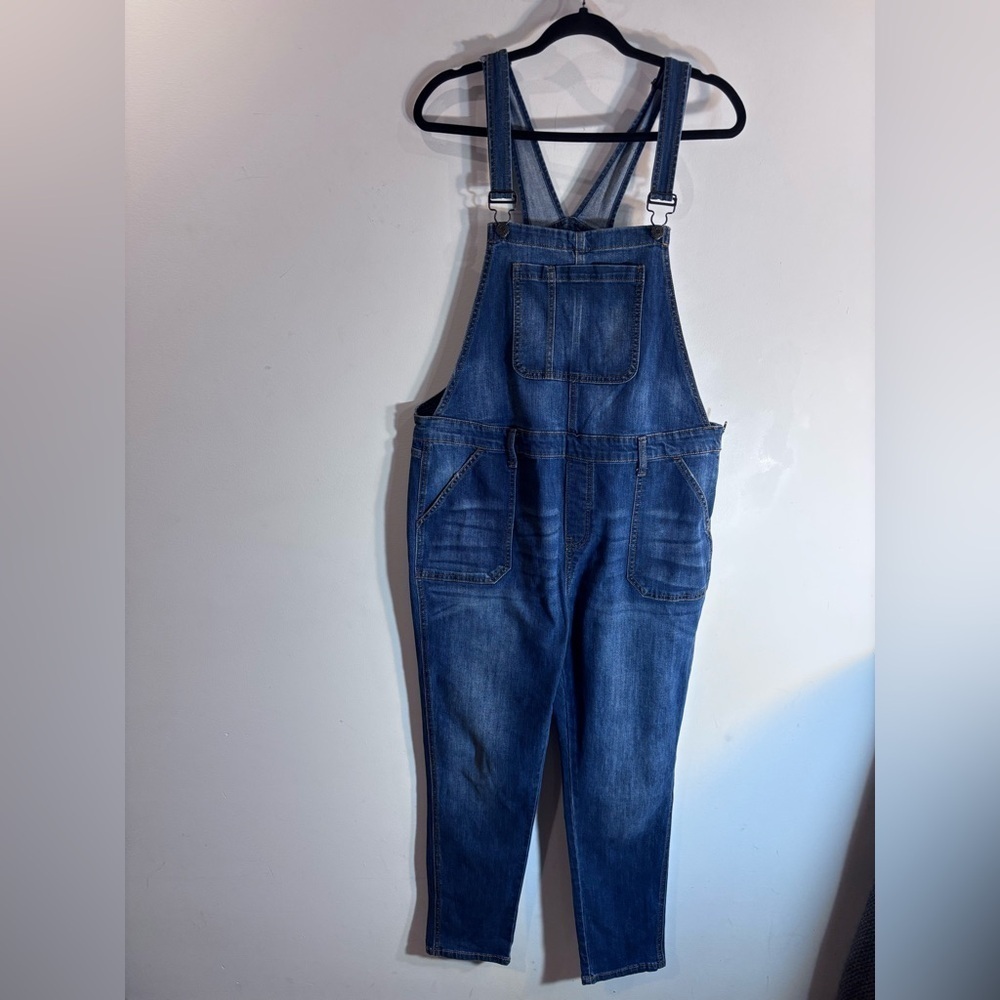 GAP Sz XL Mid Wash Denim Overalls Patch Pockets Tapered Leg Adjustable Straps